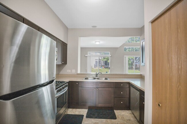 Building Photo - 951 Viewpoint Dr
