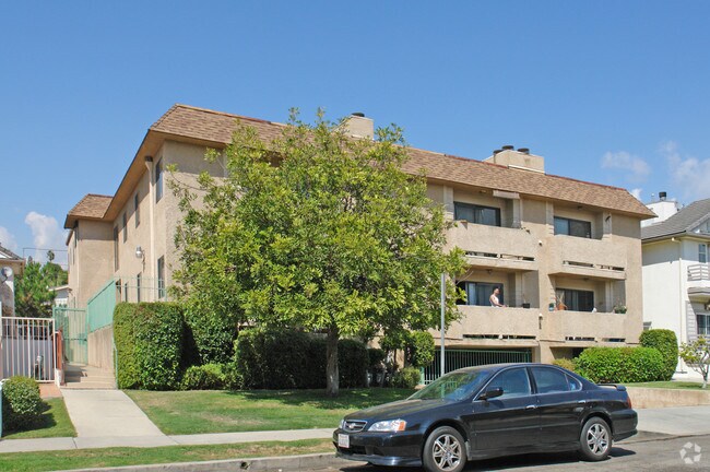 Building Photo - 10753-10755 Lawler St