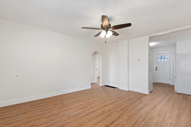 Building Photo - 635 Albion Ave