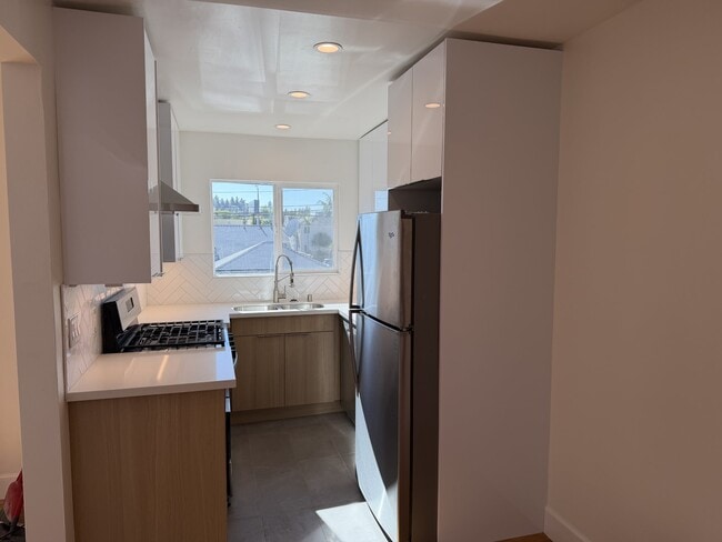 Building Photo - 4443 Clayton Ave