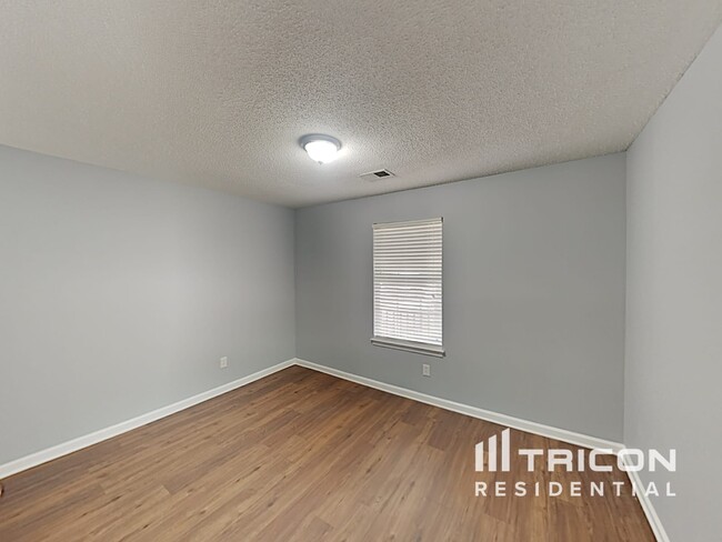 Building Photo - 239 Longshadow Dr