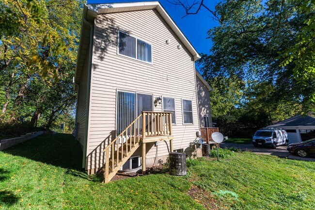 Building Photo - 119 N Dole Ave