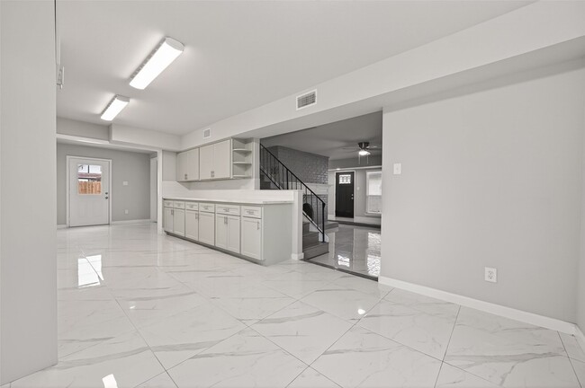 Building Photo - 7739 Antoine Dr