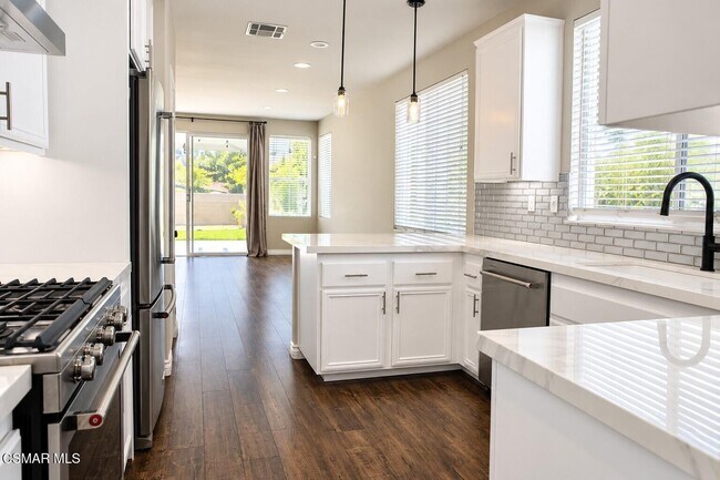 Building Photo - 885 Aloe Ln
