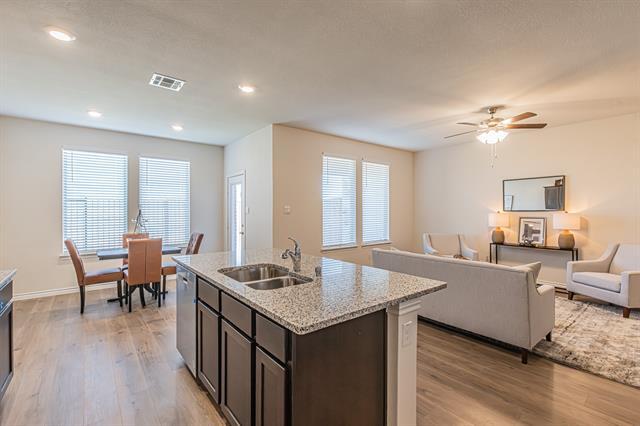 Building Photo - 736 Thorn Crk Dr