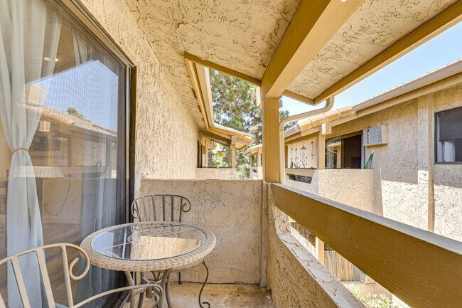 Building Photo - 265 Loma Alta Dr