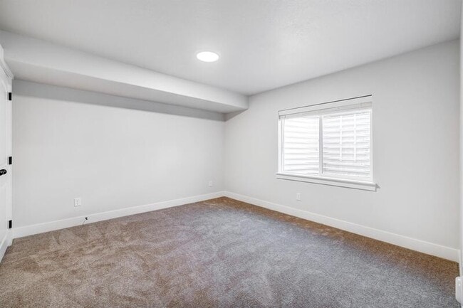 Building Photo - 3904 Hardman Way