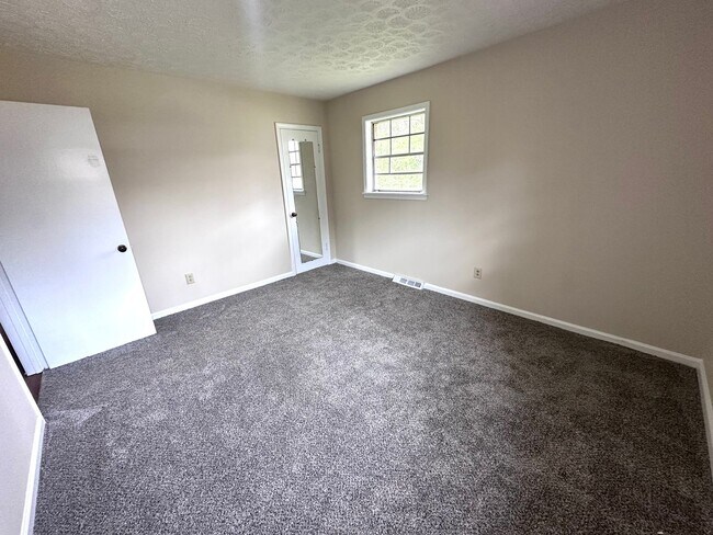 Building Photo - 3 Bedrooms, 2 Bathroom - House in North Rome!