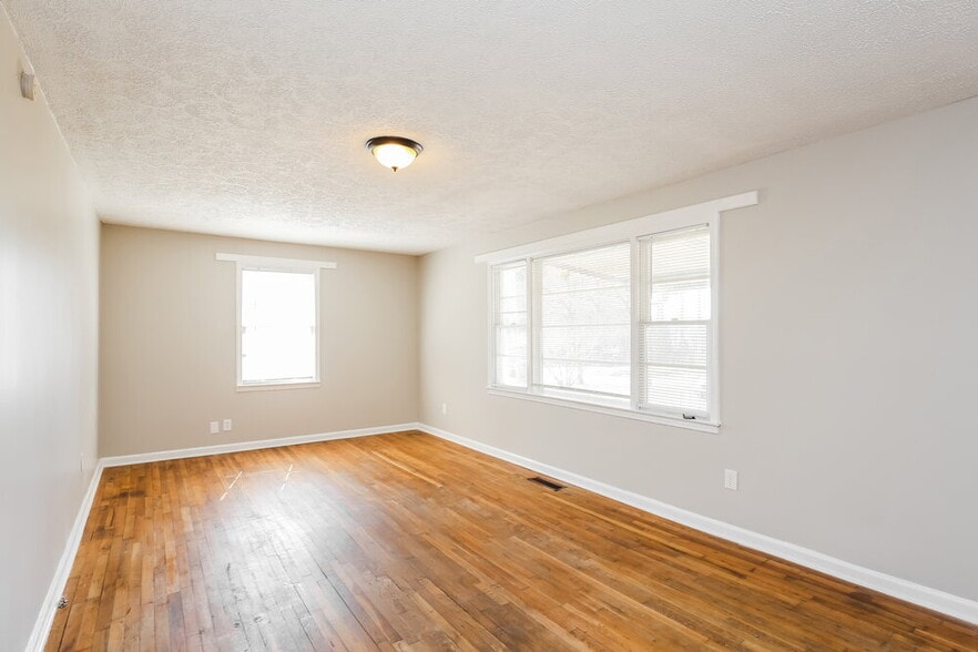 Building Photo - 3995 Sandy Hill Rd