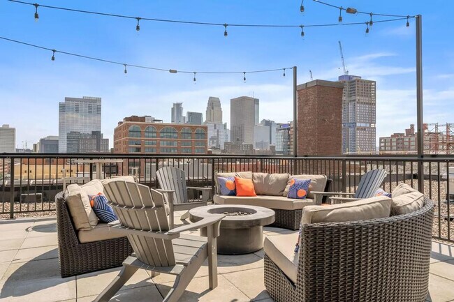 Building Photo - 301 N 7th Ave