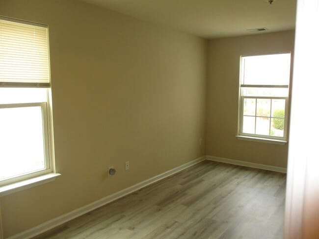 Building Photo - 812 Hayes Point Cir
