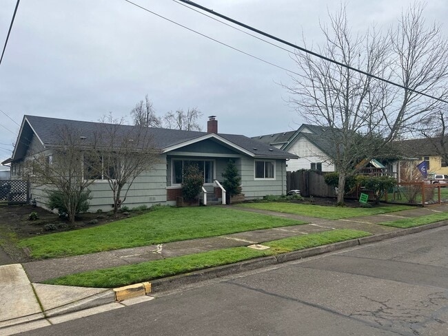 Building Photo - 4-Bedroom 3-Bathroom Home in Springfield