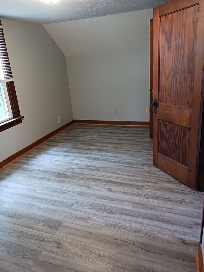 Building Photo - 1008 Elwell Ct