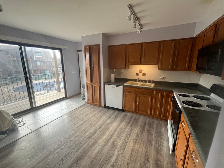 Building Photo - 1452 Carol Ct