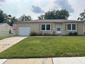 Building Photo - 7330 S 71st St – 2 Bed/1 Bath Ranch in La Vista | Fenced Yard, Attached Garage, Quiet Neighborhood