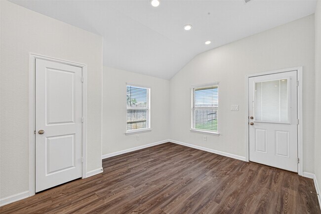 Building Photo - 5415 Tourmaline Wy