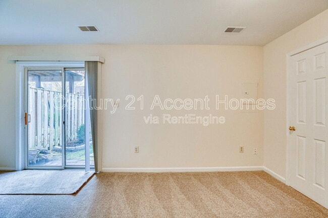 Building Photo - 6008 Keble Dr