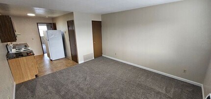 Building Photo - 1Bed 1 bath, Great Location, Easy access to Freeway, downtown