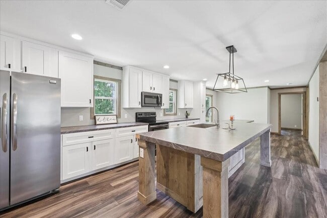 Building Photo - 13585 Mesa Dr