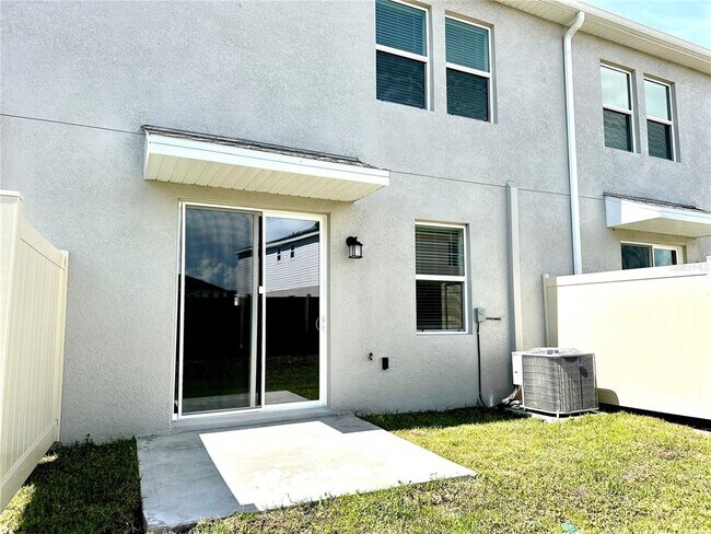 Building Photo - 2432 Skyline Lp