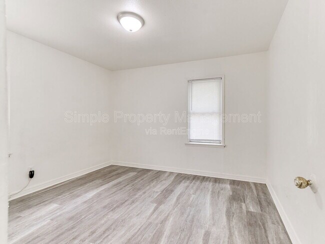 Building Photo - 538 E Indian Dr