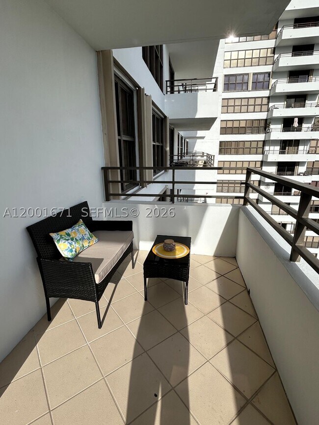Building Photo - 2500 Parkview Dr