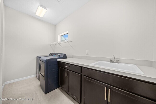 Building Photo - 8008 Gullen Dr