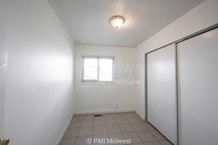 Building Photo - 8124 E 37th Pl