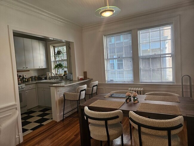 Building Photo - 77 Martin St