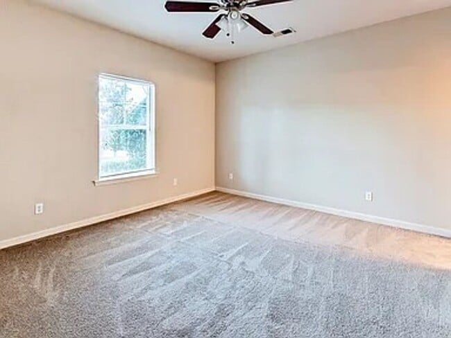 Building Photo - Magnolia Grove 226