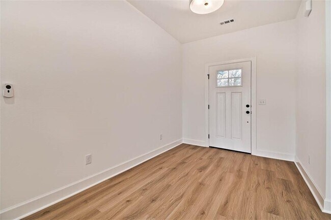 Building Photo - 247 Kinross Dr