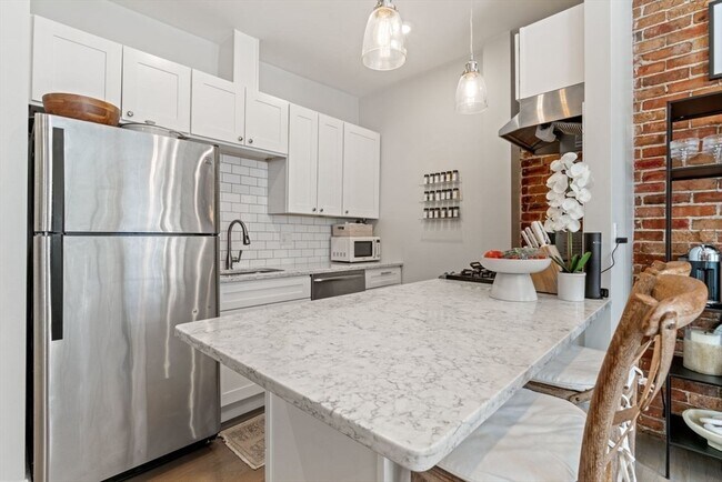 Building Photo - 91 Waltham St