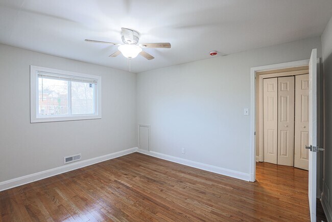 Building Photo - RENOVATED PARKVILLE TOWNHOME 3BR 1.5BA