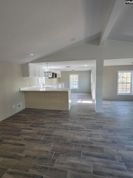 Building Photo - 105 Woodland Dr