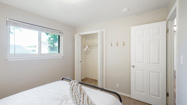 Building Photo - 423 W 1640 S