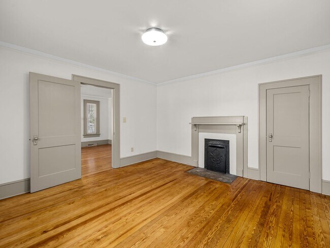 Building Photo - Downtown Greer Charmer: Spacious 3-Bed, 2 BA Home with Screened Porch, Carport & Hardwoods, NO AP...