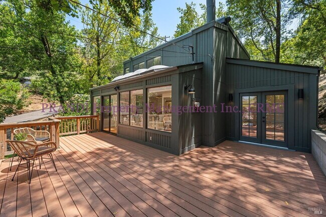 Building Photo - Retreat Like Home with Recent Upgrades Thr...