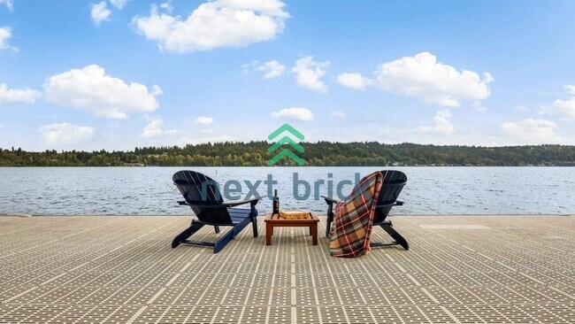 Building Photo - 2 Bed 1Bath Waterfront View Condo Available for Rent!