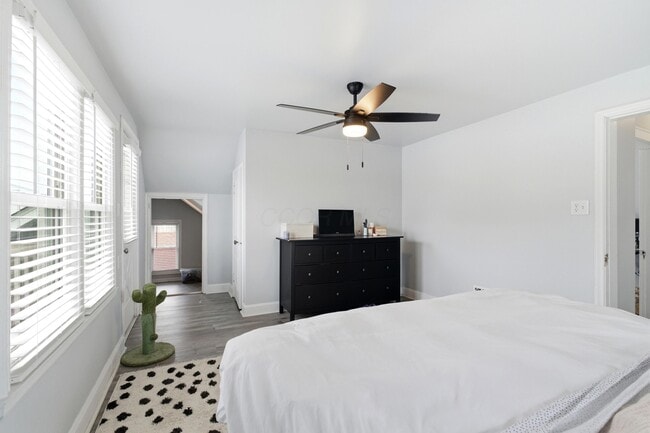 Building Photo - 1374 Ida Ave