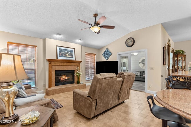 Building Photo - 6656 Rivercrest Dr