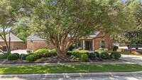 Building Photo - 2301 Brookcrest Ln