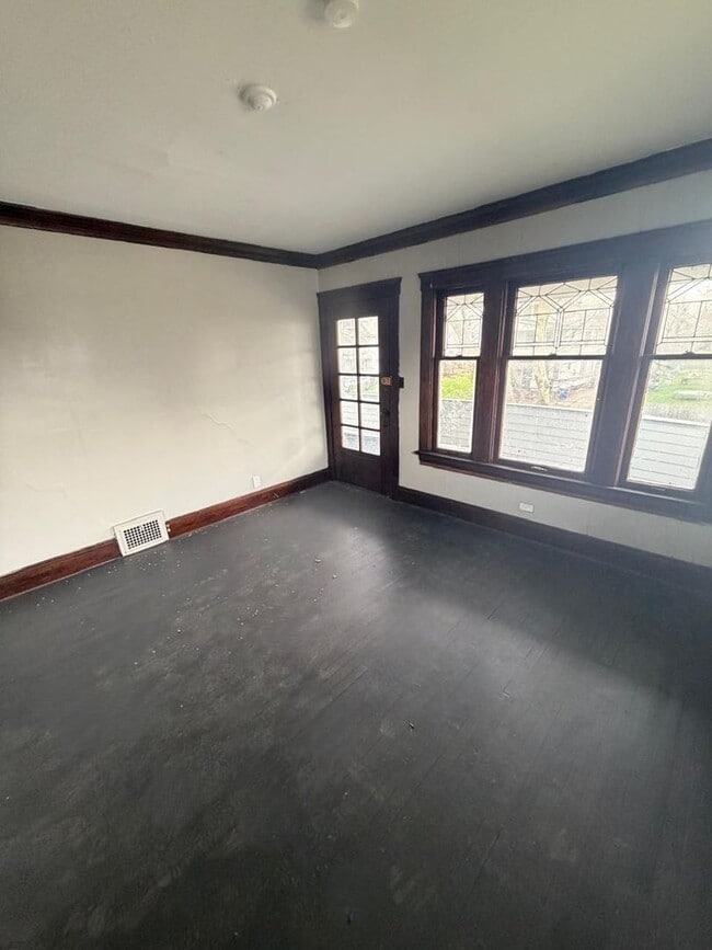 Building Photo - 9529 Mt Auburn Ave