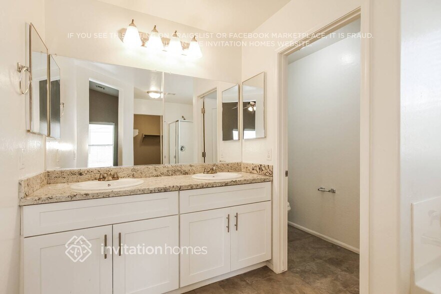 Building Photo - 2231 S 101st Dr