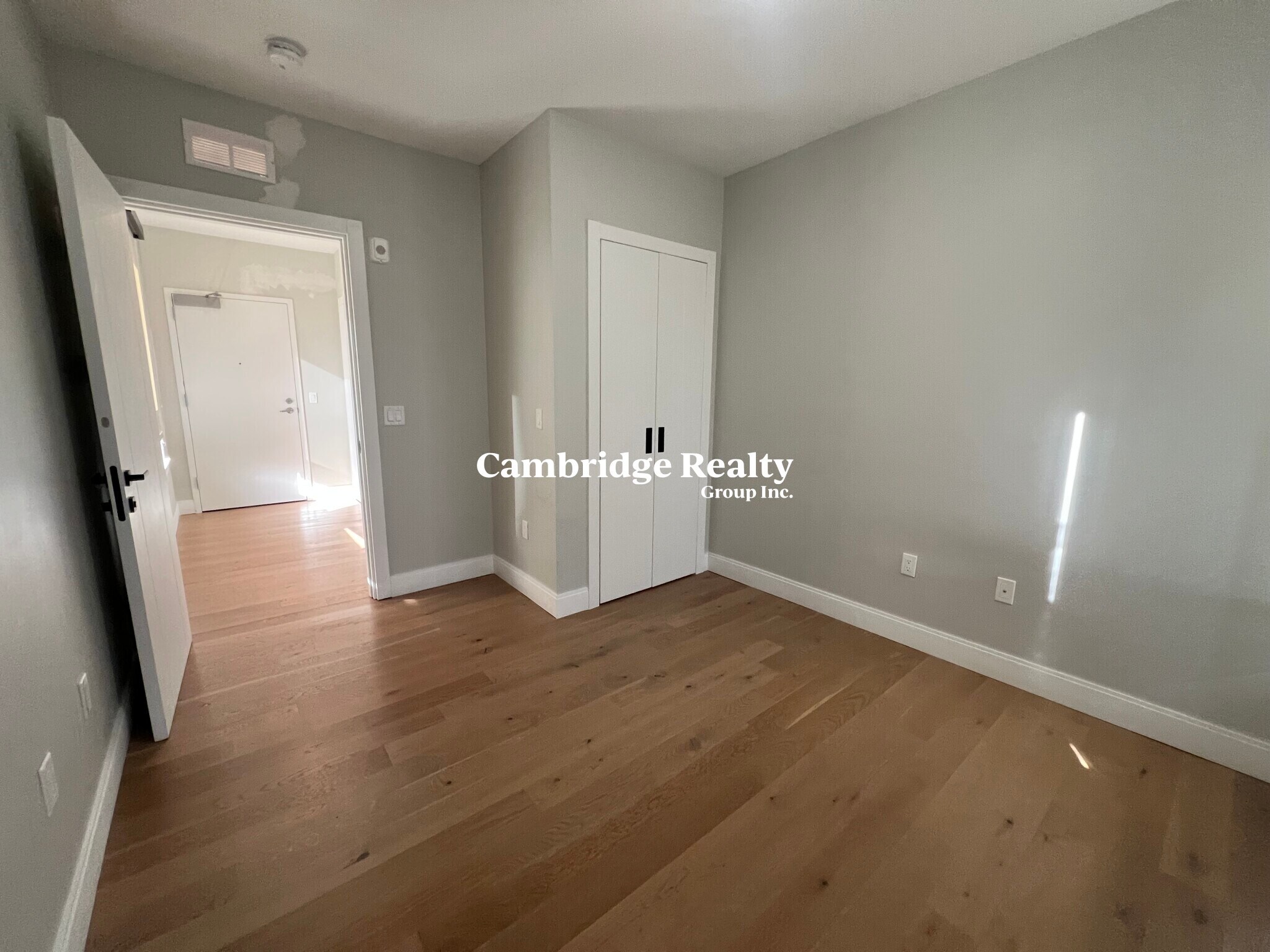 Building Photo - 18 Central St