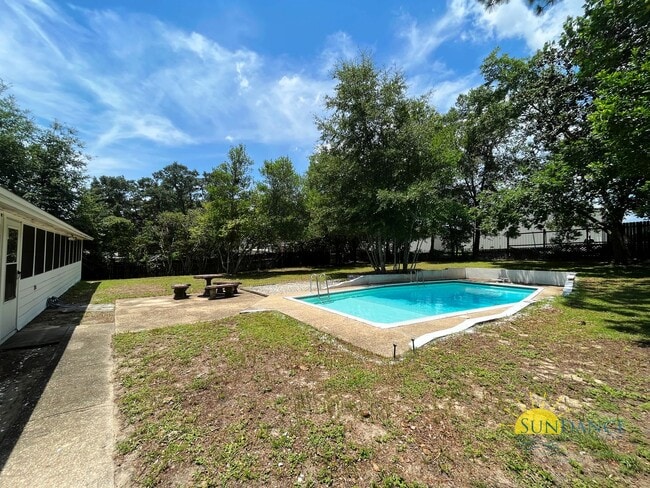 Building Photo - Great 3 Bedroom Home with In-Ground Pool