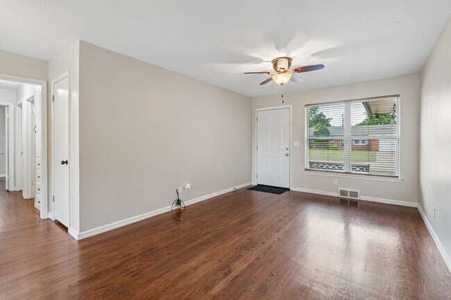 Building Photo - Charming 3-Bed Home with Spacious Backyard & Prime OKC Location