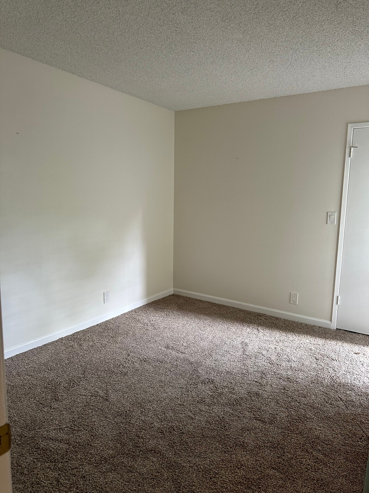 Building Photo - 3565 Linden Ave