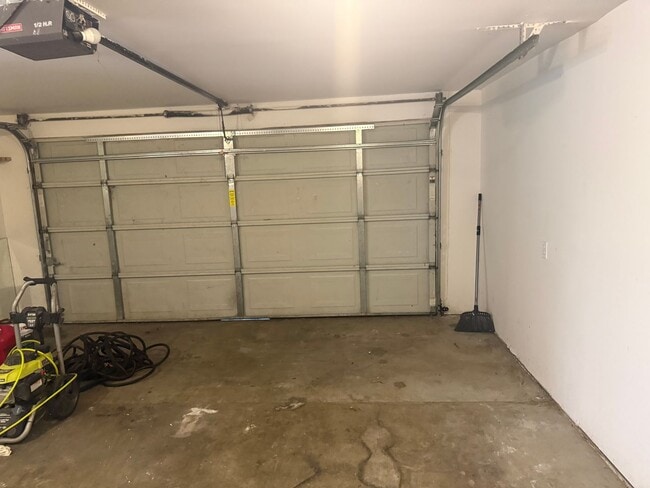 Building Photo - Perez- Sandalwood