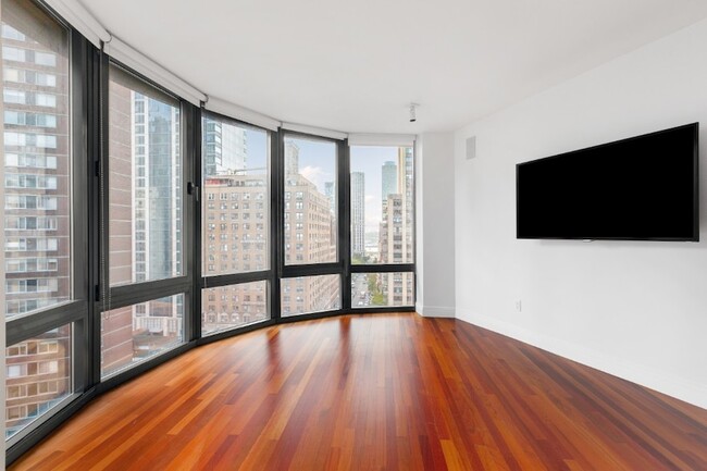 Building Photo - 155 W 70th St