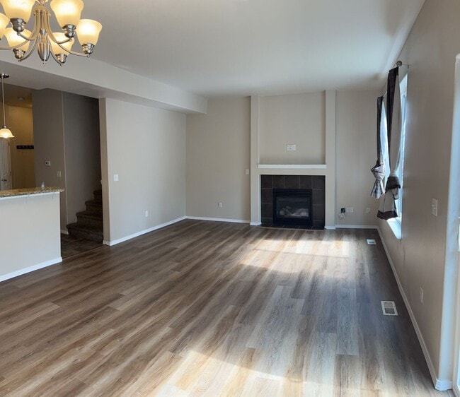 Building Photo - 3 bed/3.5 Baths. Eagle river.